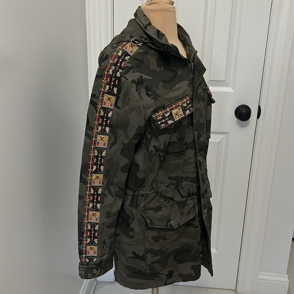 Driftwood Embroidered Camouflage Hooded Anorak - Picture 4 of 11